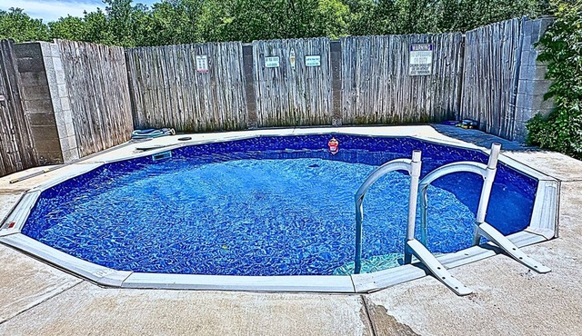 TX Speedway Studio: Desk + Cowboy Dipping Pool