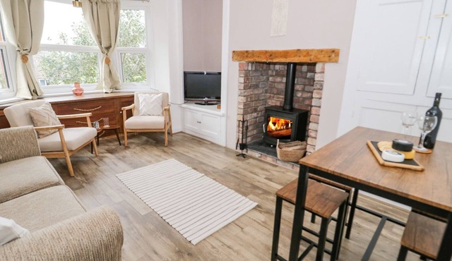 TY ARTH, pet friendly, with open fire in Llandudno