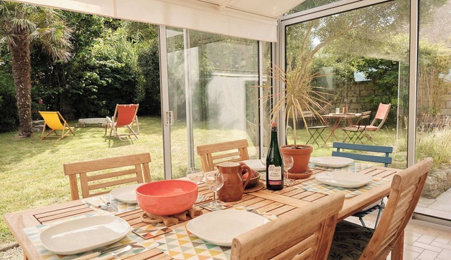 Ty-Dolmen/charming house by the sea