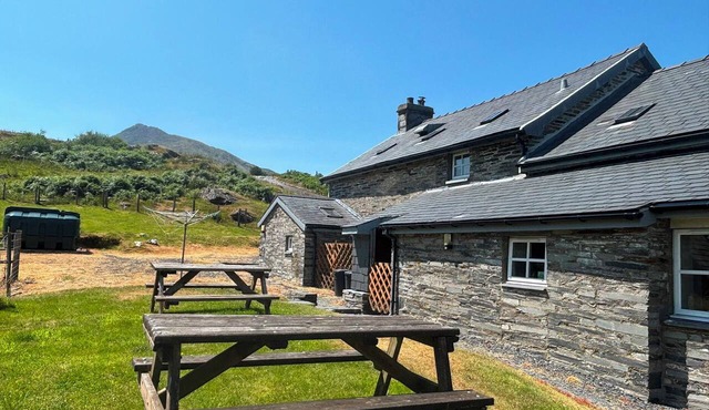 TY SIABOD, family friendly, character holiday cottage in Betws-Y-Coed