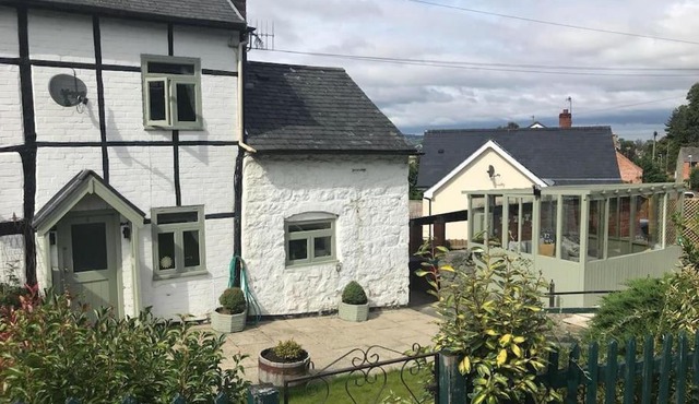 Ty Twty, Montgomery Cottage