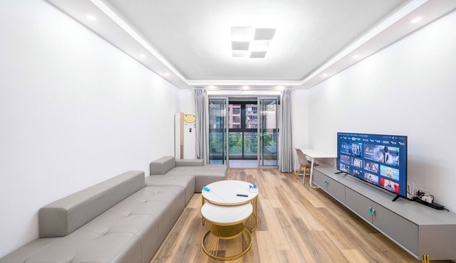 Tyms Elegant 4BR 2BA APT Changning