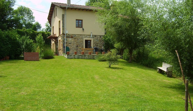 Typical Asturian House For Up To 6+ People With Private Garden