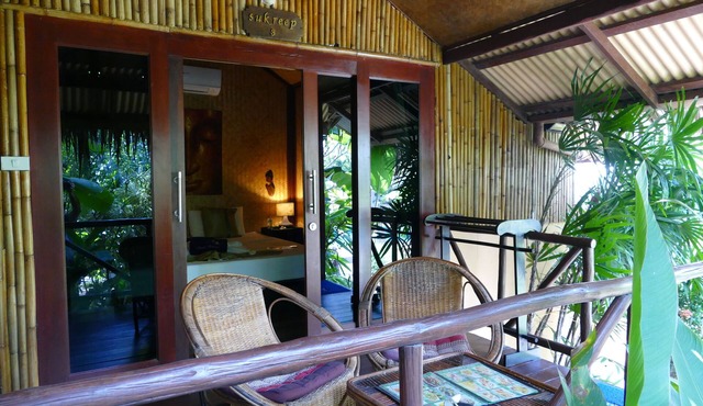 Typical Bamboo Bungalow in Tropical Garden Zen, pool, 5 min from the beach