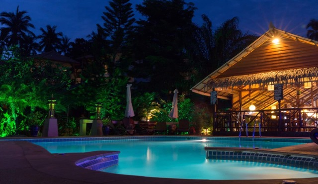 Typical Bamboo Bungalow in Tropical Garden Zen, pool, 5 min from the beach