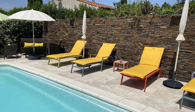 Typical Bouches-du-Rhône villa with pool