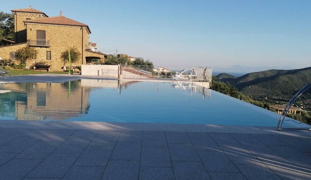 Typical Cilentan farmhouse with swimming pool 3.5 km from the sea: Malachite accommodation