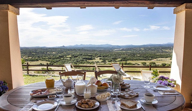 Typical house with panoramic views, in the countryside 15 minutes from the sea.