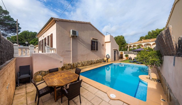 Typical Majorcan town house with pool – Casa Manolo
