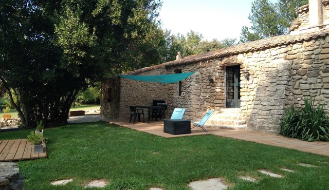 Typical Provencal cottage in a quiet estate with swimming pool