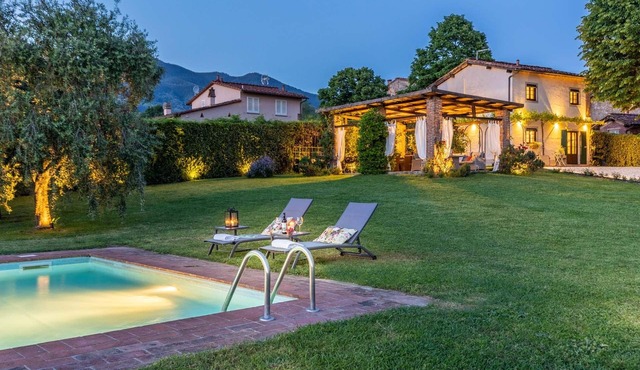 Typical Tuscan Villa: garden 5000 sqm fenced views pool air cond. fireplace WiFi