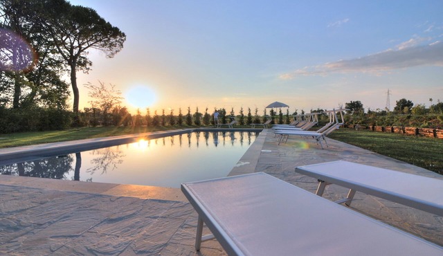 Typical Tuscan villa near Arezzo, with private pool and sleeps 16