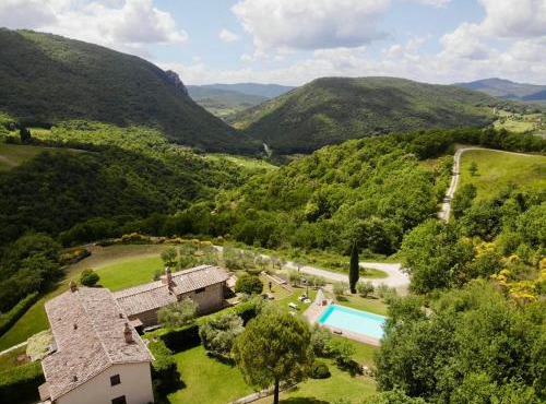 Typical Umbrian FarmHouse with Swimming Pool