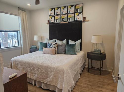 UBP - Spacious 1-bd w Den Montrose Midtown