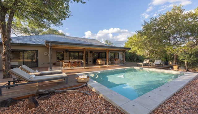 Ubuntu Luxury Villa, with private pool, 3-and-suite bedrooms, near Kruger Park