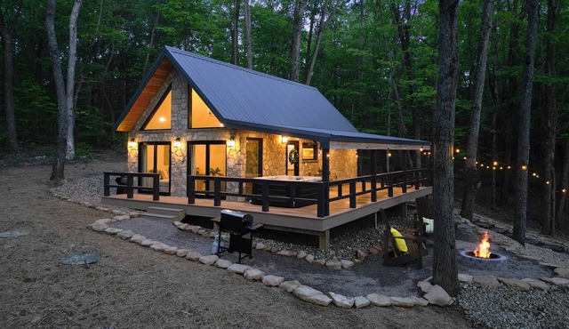 Uckor's Cottage | Hocking Hills, 5 Acres, Hot Tub