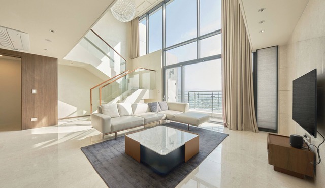 UH FLAT SIGNATURE DAEGU