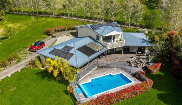 Ultimate 5-Bedroom Rural Poolside Oasis | Auckland