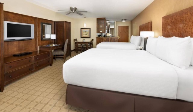Ultimate Alpine Comfort: Suite w/Kitchenette & Proximity to Ski Lifts