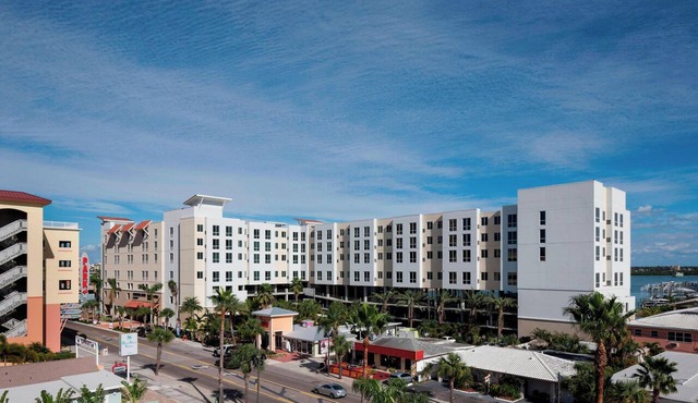 Ultimate Beach Escape! Near Clearwater Beach, Pool, Restaurant and Bar