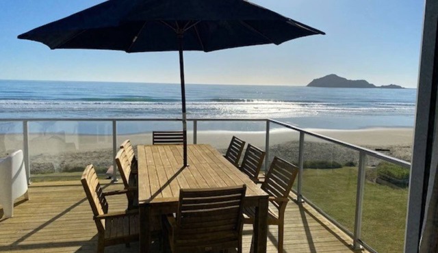 Ultimate Beachfront - Family Friendly with games room and multiple decks