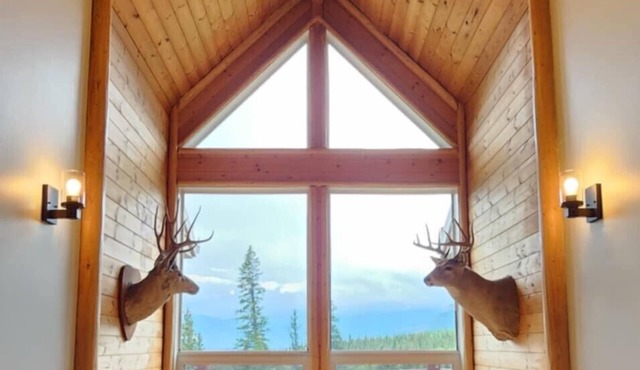 Ultimate Group Getaway - Cozy Mountain Chalet
