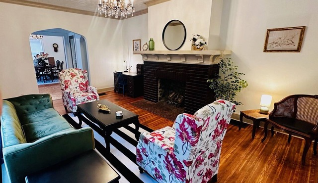 Ultimate Group Stay Ping-Pong, Firepit & Cozy Vibe, 4bdrm, 2 bath, 2 car garage