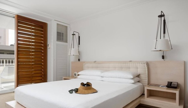 Ultimate Honolulu Vacation! 4 Gorgeous Units, Pools, Bar