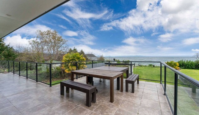 Ultimate Lakefront Getaway, Taupo
