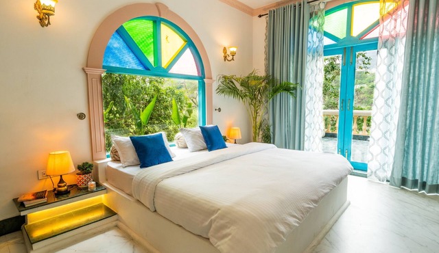 Ultimate Luxury with Infinity Pool & Private Ghat