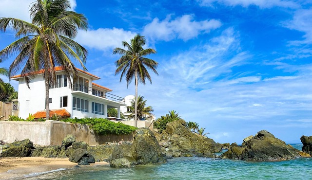 Ultimate Oceanfront Villa: beach, jaw-dropping views and pool