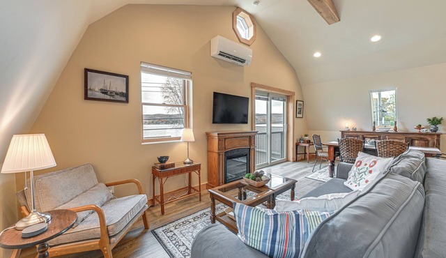 Ultimate Relaxation! Lake-View Cottage in Bradford