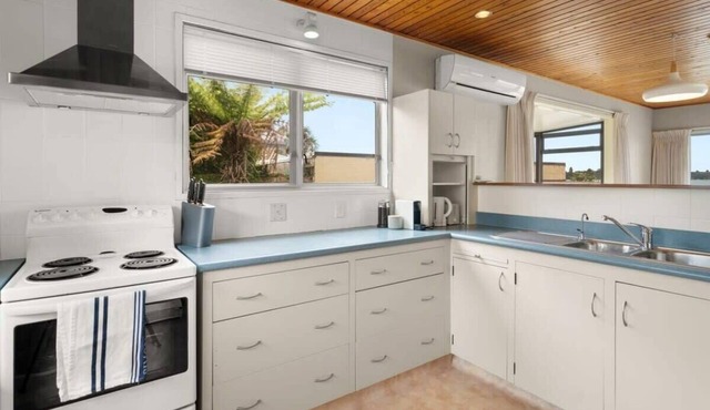 Ultimate Waterfront Retreat: Perfect for Groups and Paddle Boarding Enthusiasts