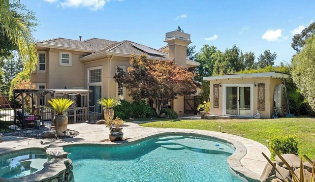 Ultra-Luxurious 4BR 3BA bungalow with Pool, Jacuzzi, AC, Wifi in Walnut Creeknn