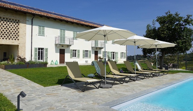 Ultra-luxurious 6-bedroom villa with AC, WiFi in marvelous Piemonte