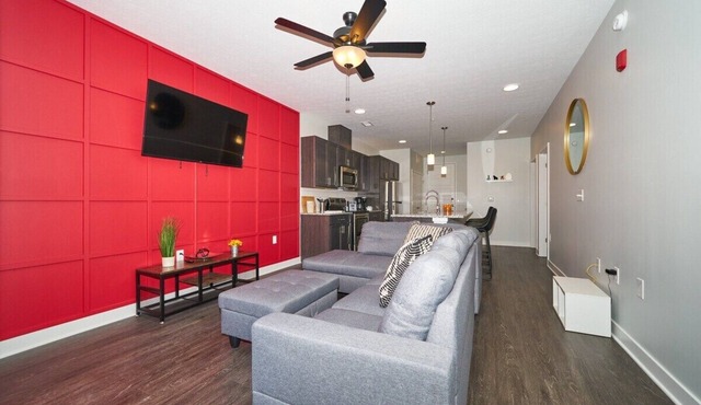 Ultra Modern 2 BR 2 Bath w CityView Pool Park