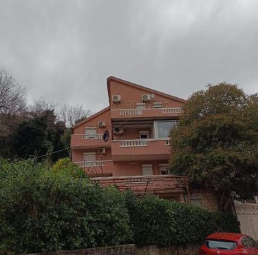 Una Apartments