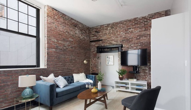 Unbeatable Location | 4bed Loft | Parking Optional
