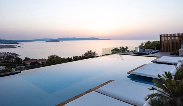 Unbelievable Unobstructed Views, Amazing Location Inside a Forest, Full Privacy!