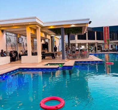 Une Luxury homes