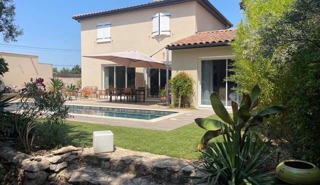 Une Maison en Provence au Calme Avec Piscine sur les Hauteurs D'avignon