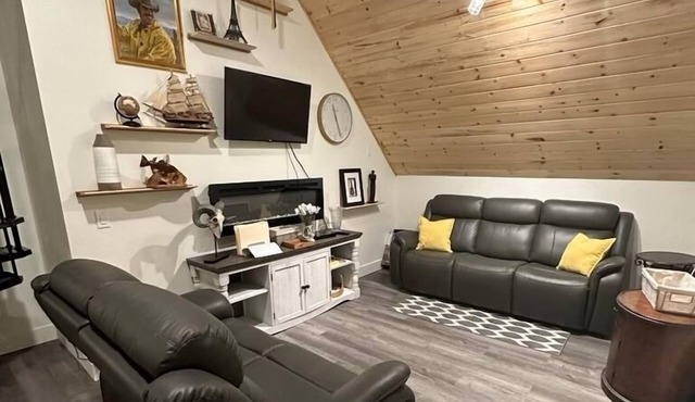 Unforgettable A-Frame Cabin Near Yellowstone, Bear World and BYU Idaho