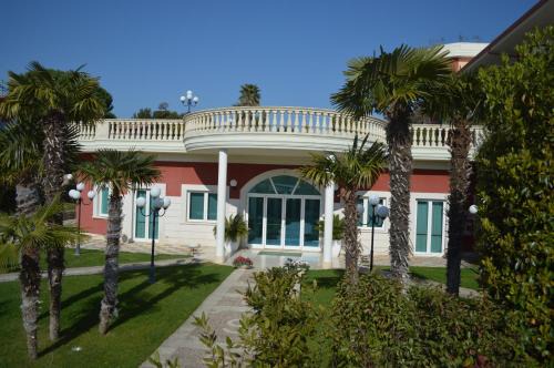 Unico Serrone Palace