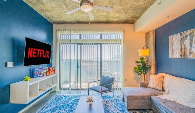 Unique 1BD -Central Downtown - Gym, Pool, Parking