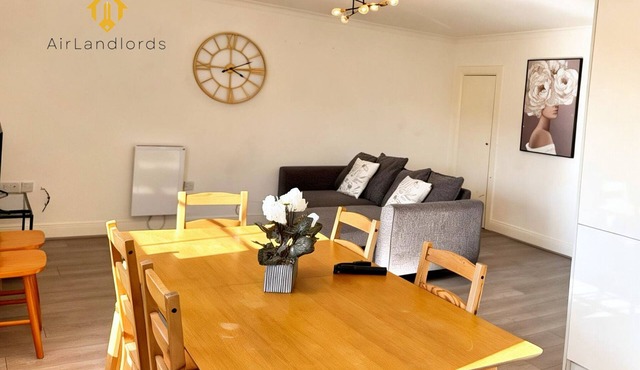 Unique 2 Bedroom Flat in the Heart of Reading!
