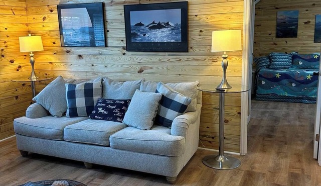 Unique 2-bedroom upstairs unit, just 13 miles to Outer Banks. Close to shopping!