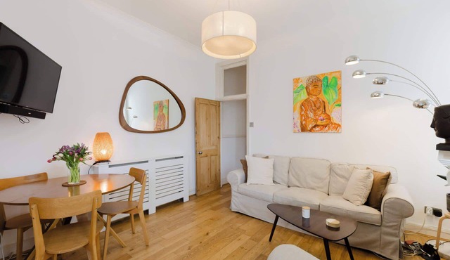 Unique 2BD+Study with Private Patio in Battersea