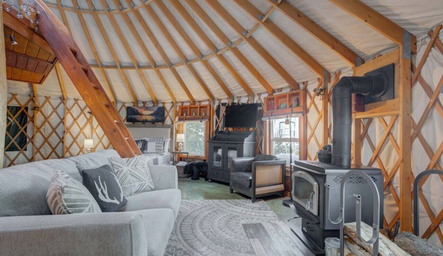 Unique 2Bds/1Bath Yurt | Kitchen, Wifi, Views!