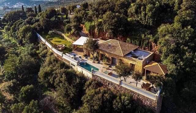 Unique 4 bedroom villa with total privacy