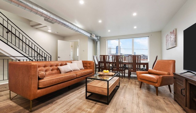 Unique 4Bed/3.5 Bath Townhouse/Garage+Rooftop Deck